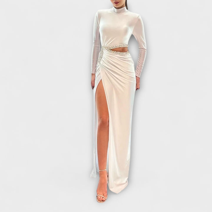 Selah - Weisses Langarmkleid mit Taillenausschnitt und Strassakzenten