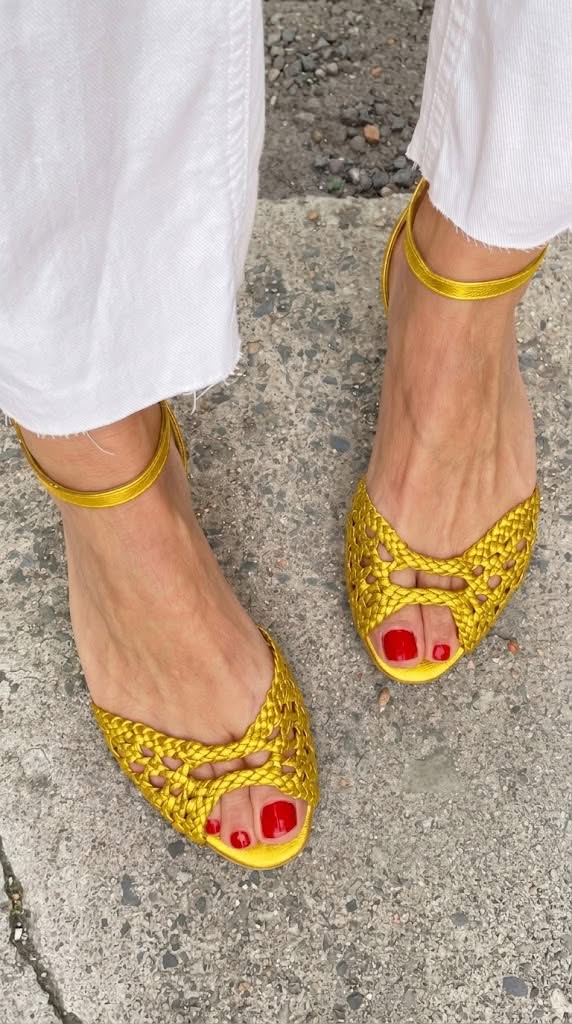 Eliane | Goldene Sandalen mit Flechtdesign