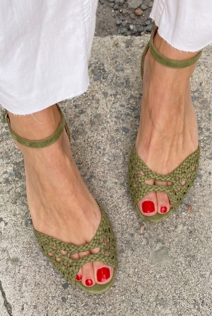 Eliane | Goldene Sandalen mit Flechtdesign