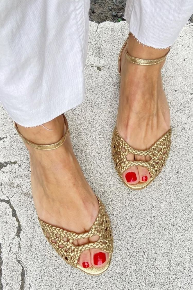 Eliane | Goldene Sandalen mit Flechtdesign