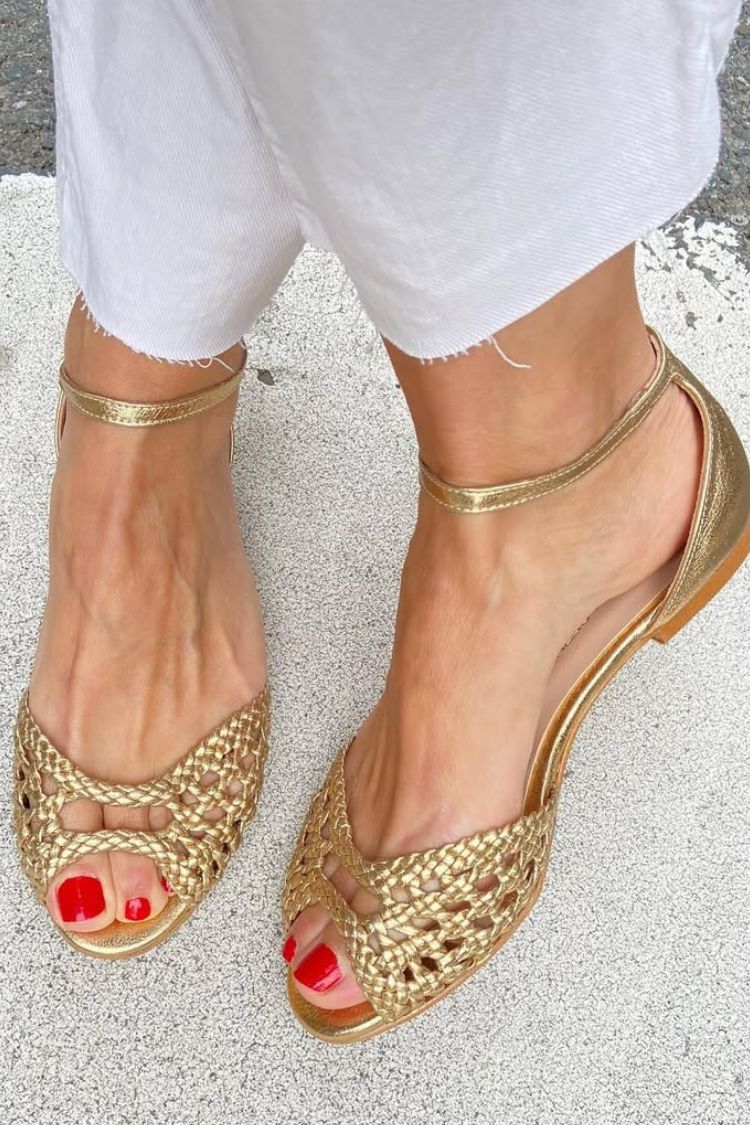 Eliane | Goldene Sandalen mit Flechtdesign