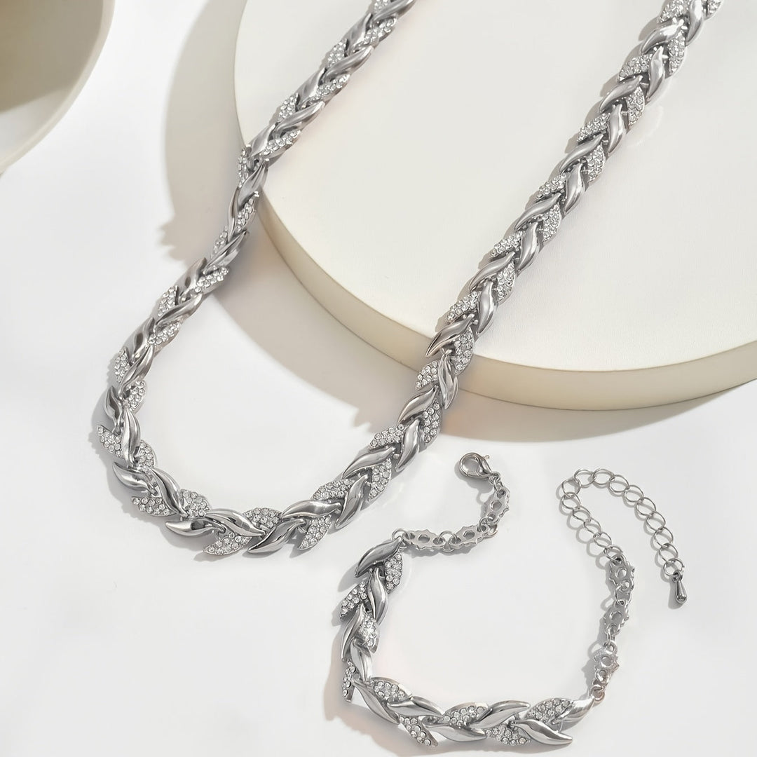 Elegantes Fischschwanz-Set mit Glas und Schmucksteinen