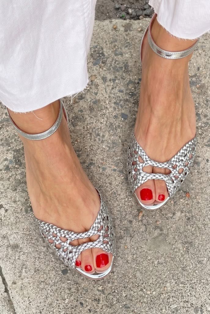 Eliane | Goldene Sandalen mit Flechtdesign