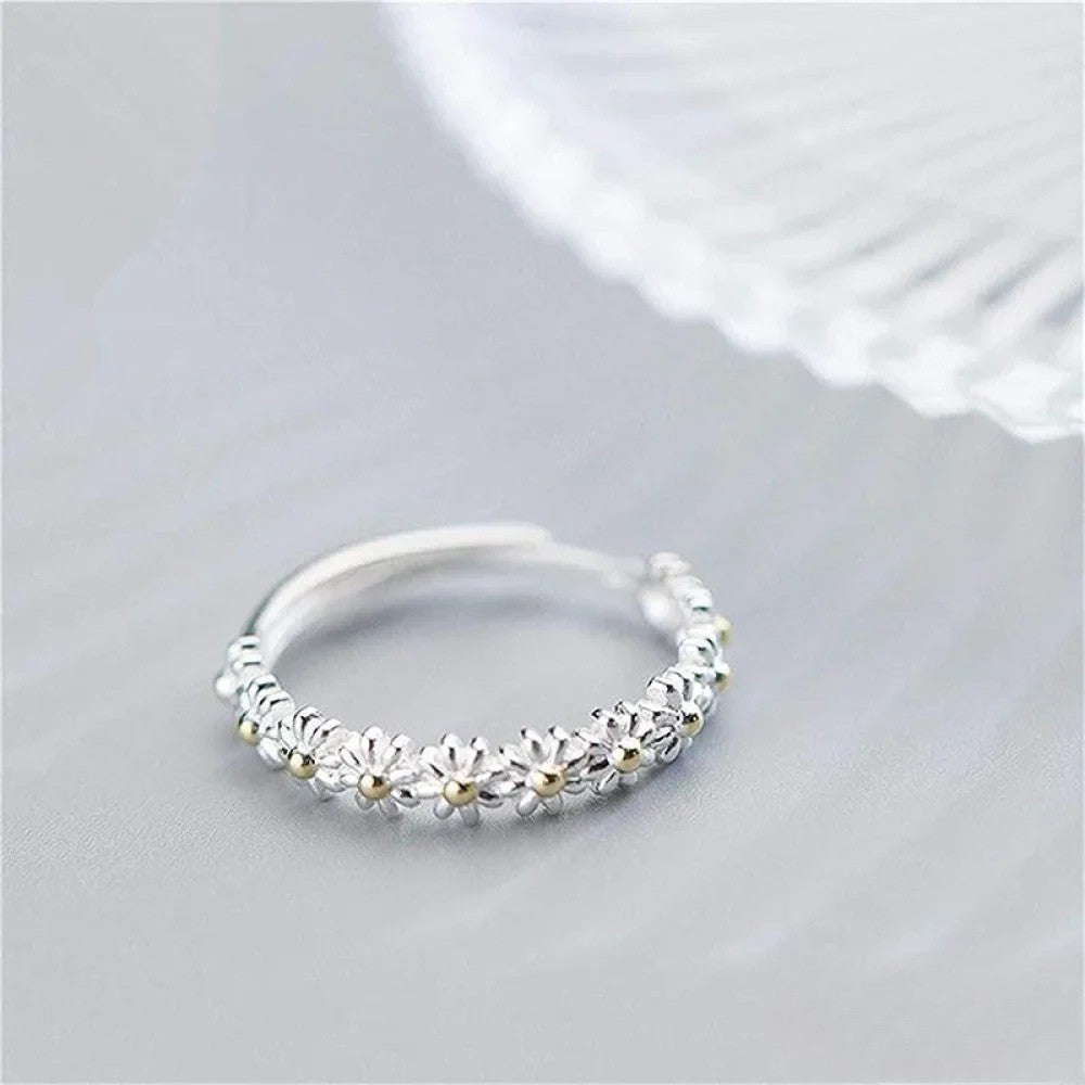 Verstellbarer Ring mit handgemaltem Gänseblümchen