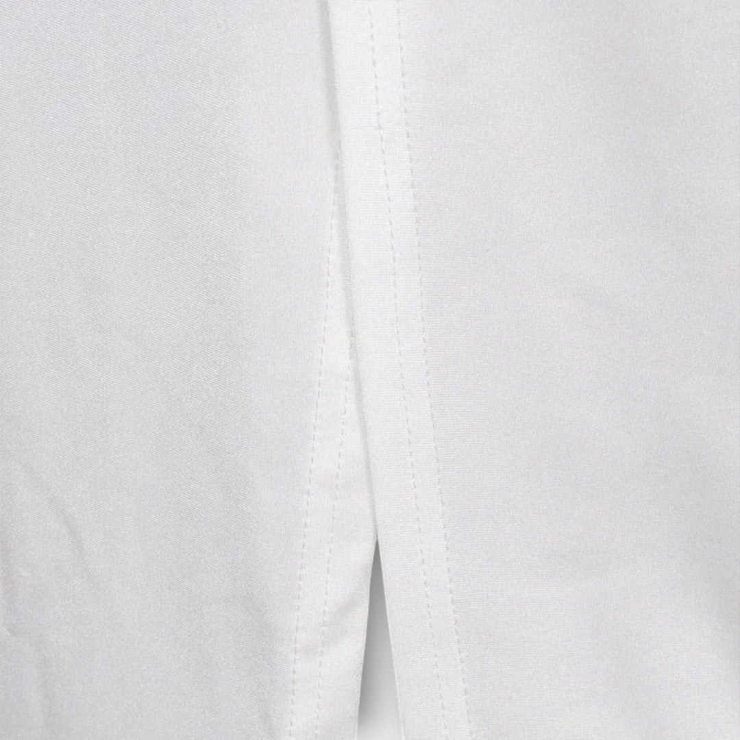 Selah - Weisses Langarmkleid mit Taillenausschnitt und Strassakzenten