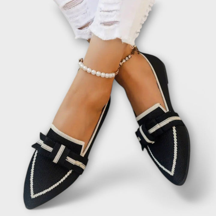 Flache Damenschuhe mit geknotetem Design