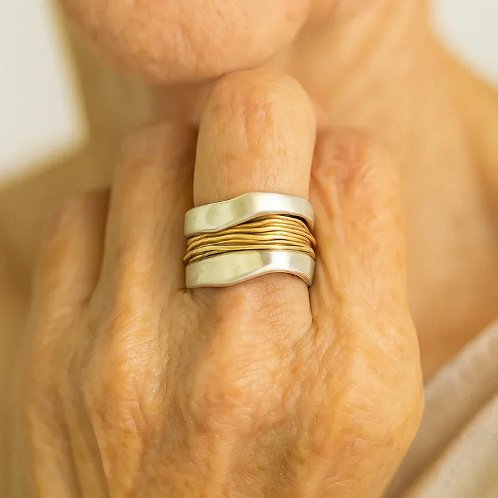 Silberring mit Goldfäden