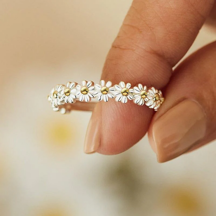 Verstellbarer Ring aus Silber und handbemaltem Emaille mit Gänseblümchen
