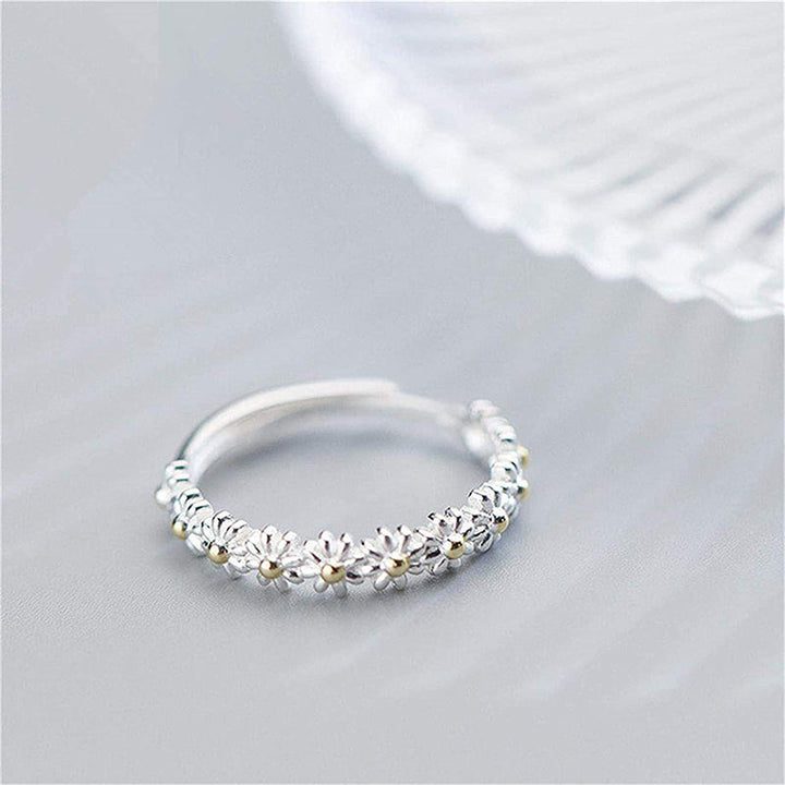 Verstellbarer Ring aus Silber und handbemaltem Emaille mit Gänseblümchen