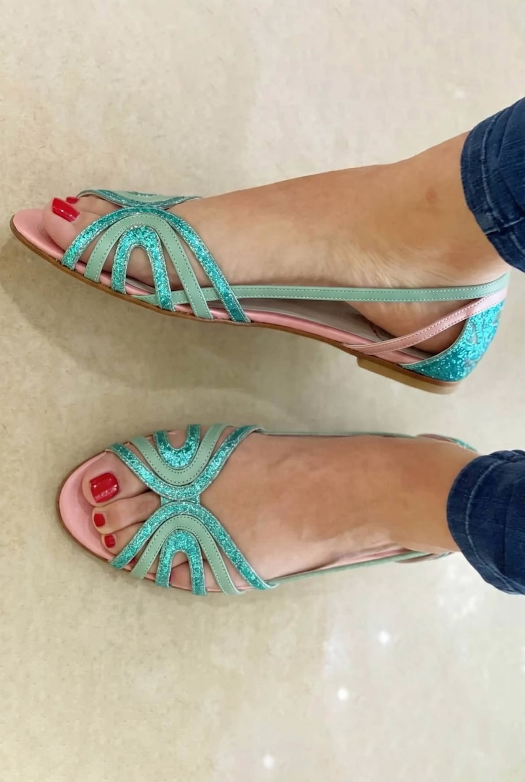 Lea | Goldene Lichtglanz-Sandalen