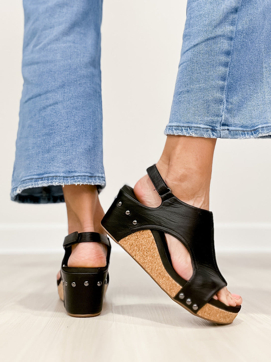 Laura | Keilsandalette
