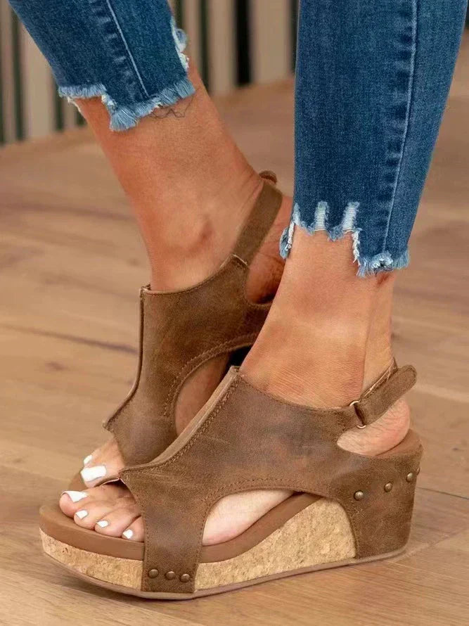 Laura | Keilsandalette