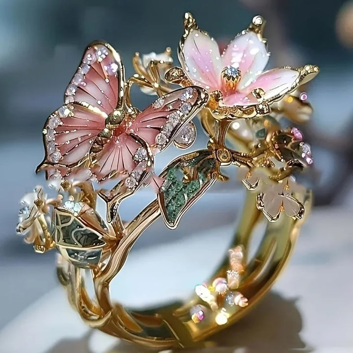 Glänzender Schmetterlingsring aus Natur mit Zirkonia