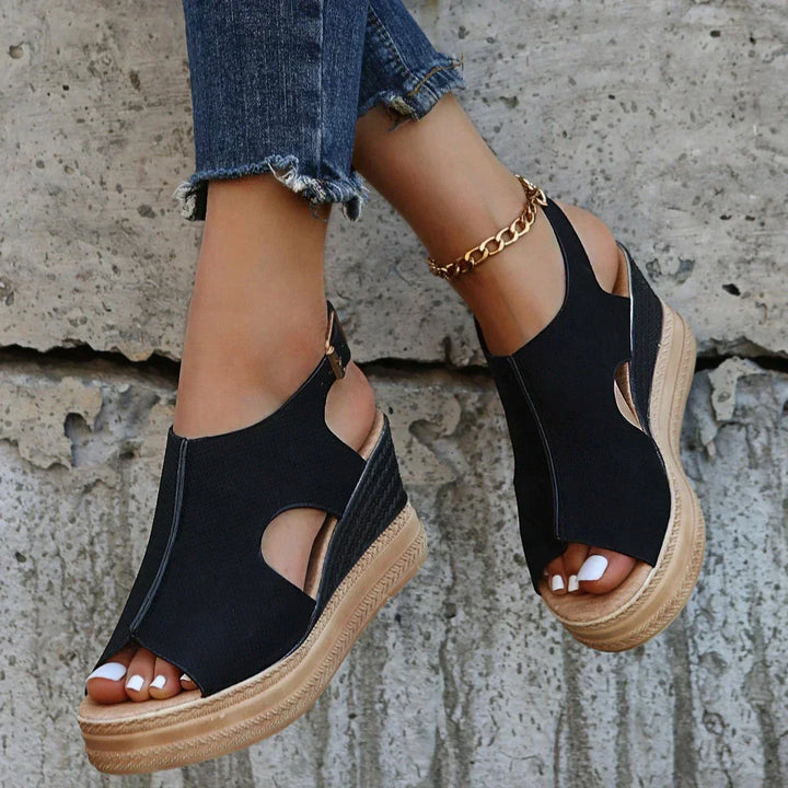 Anita – Entspannte Keilsandalen