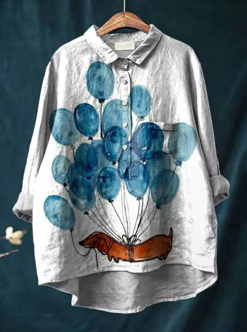 Seraina | Lässige Bluse mit kunstvollem Ballon- und Hundeprint