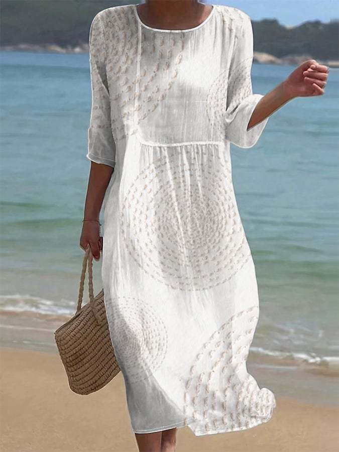 Weisses besticktes Kleid mit feinem Detail
