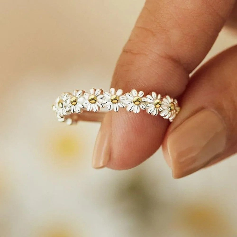 Verstellbarer Ring mit handgemaltem Gänseblümchen